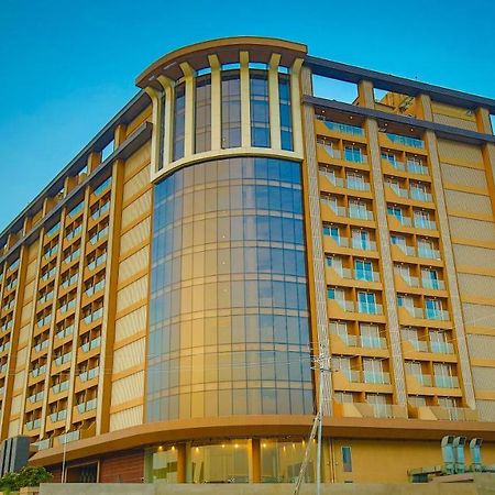 The Weekend Address Hotell Surat Exteriör bild