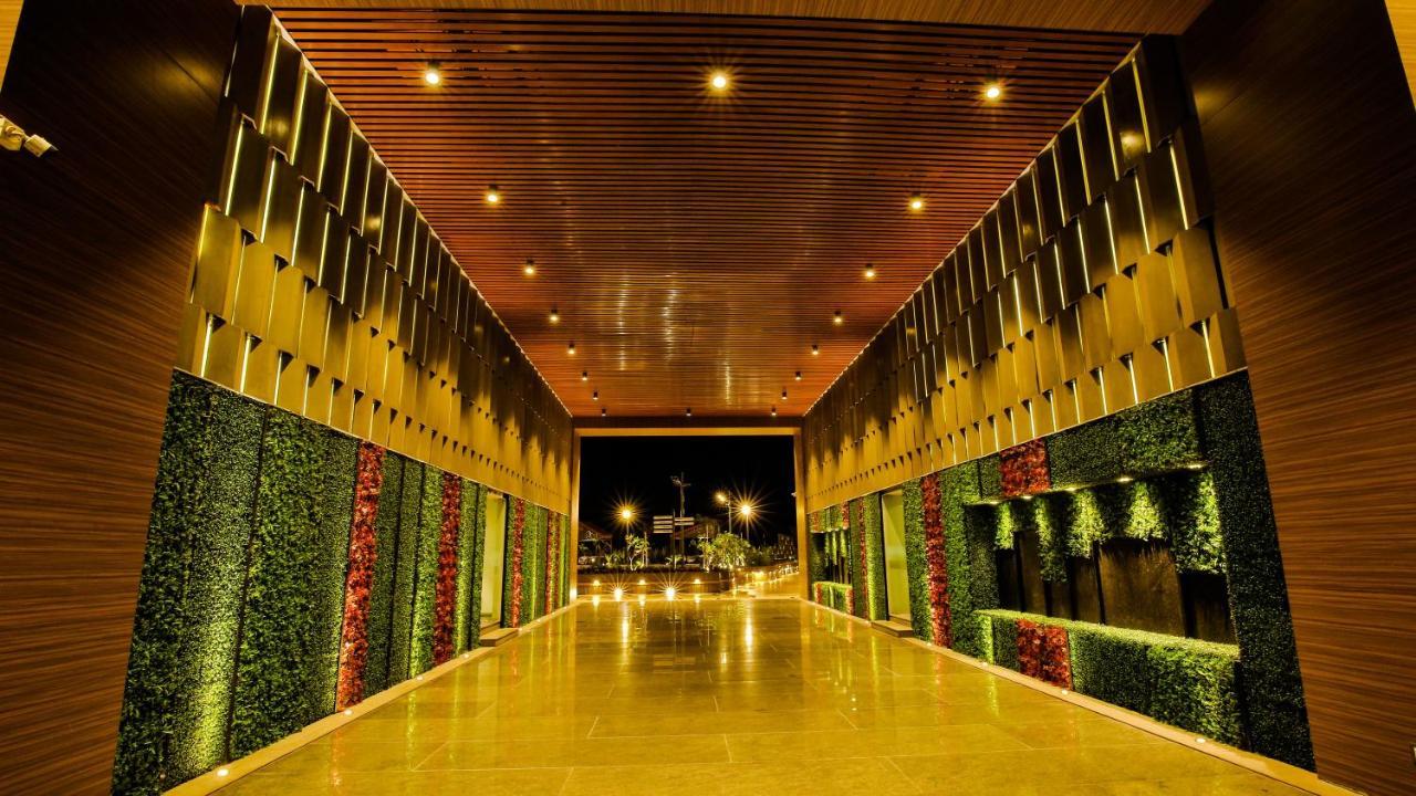 The Weekend Address Hotell Surat Exteriör bild