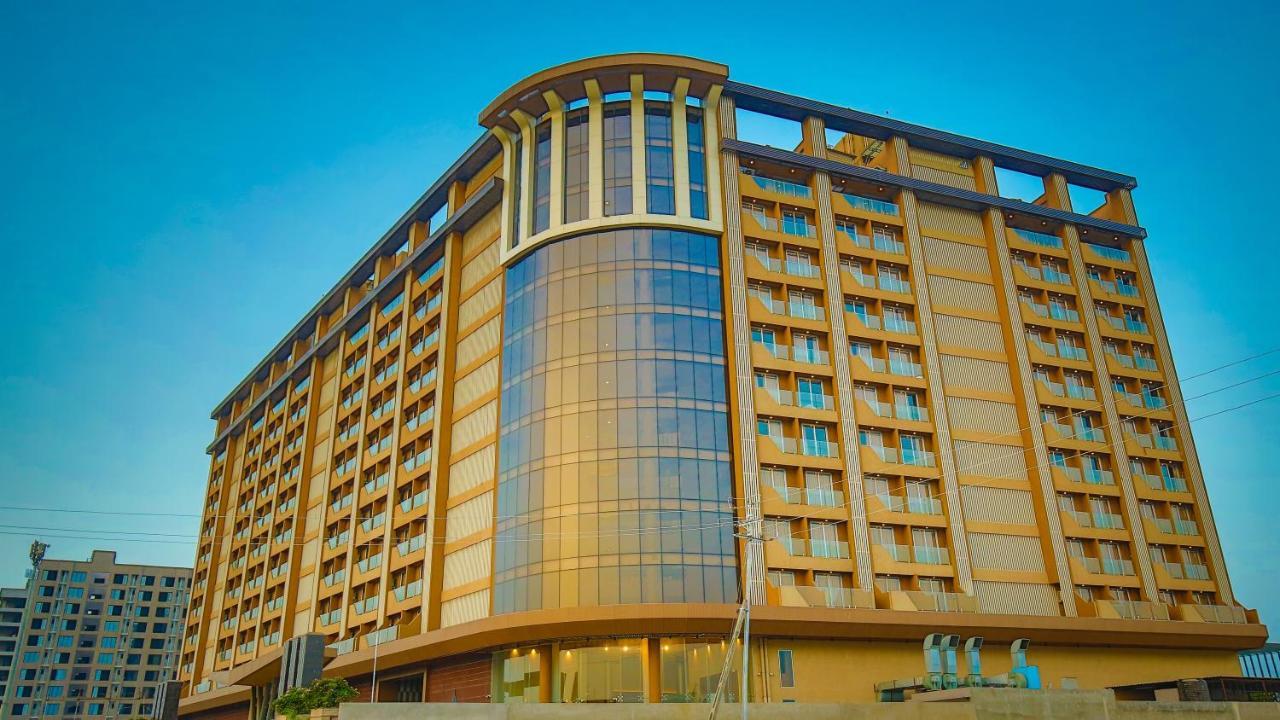 The Weekend Address Hotell Surat Exteriör bild