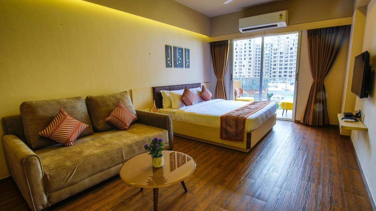 The Weekend Address Hotell Surat Exteriör bild