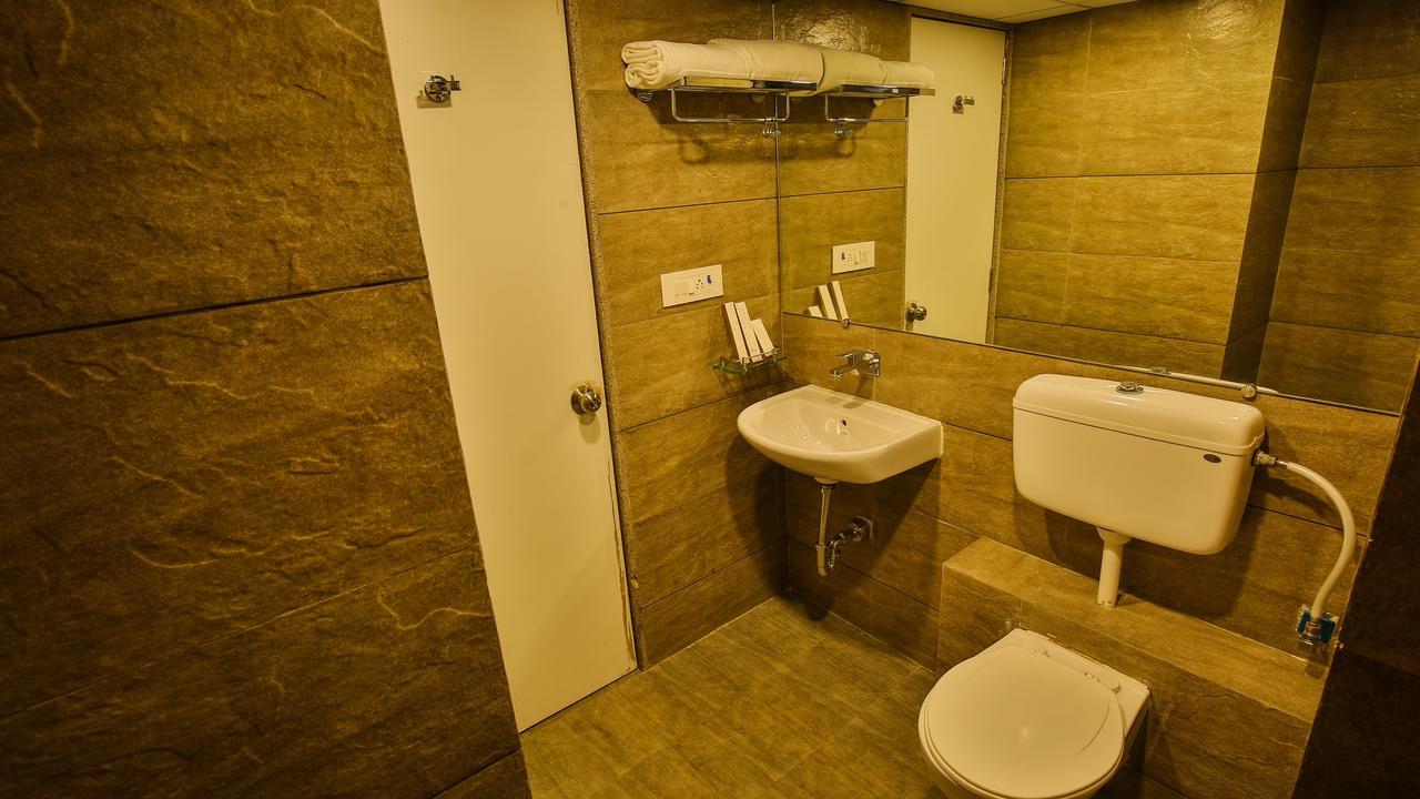 The Weekend Address Hotell Surat Exteriör bild