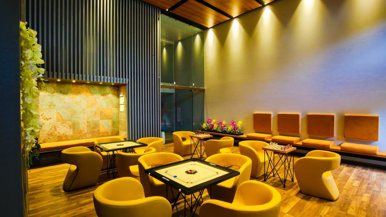 The Weekend Address Hotell Surat Exteriör bild
