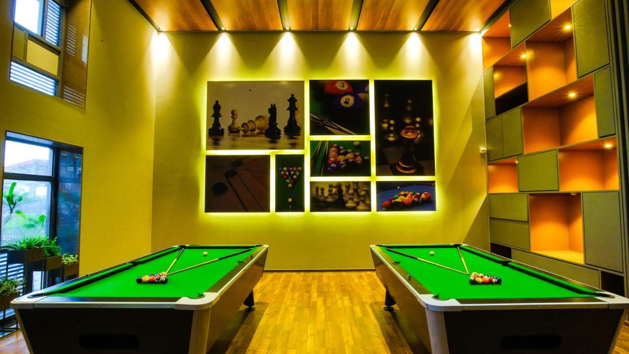 The Weekend Address Hotell Surat Exteriör bild